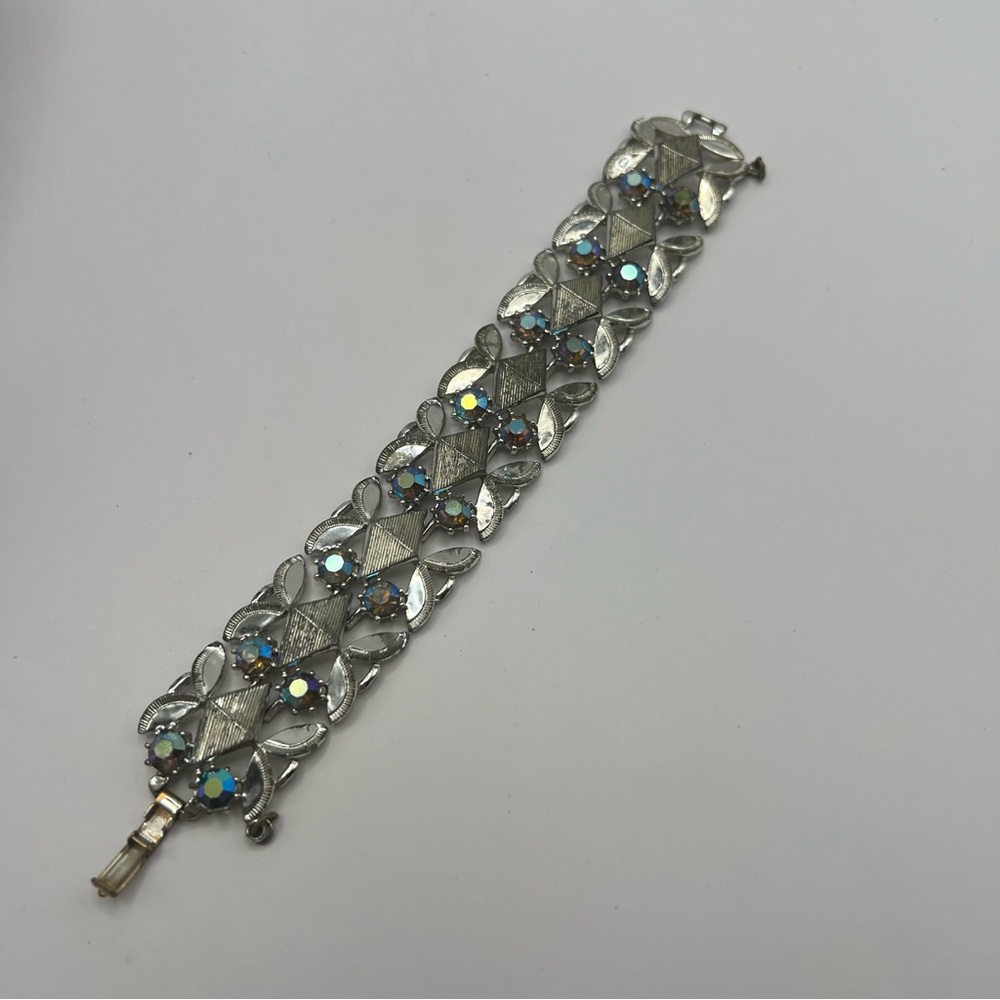 Elegant Silver Tone & Purple AB Vintage Panel Bracelet Size 6.5 - Picture 3 of 11